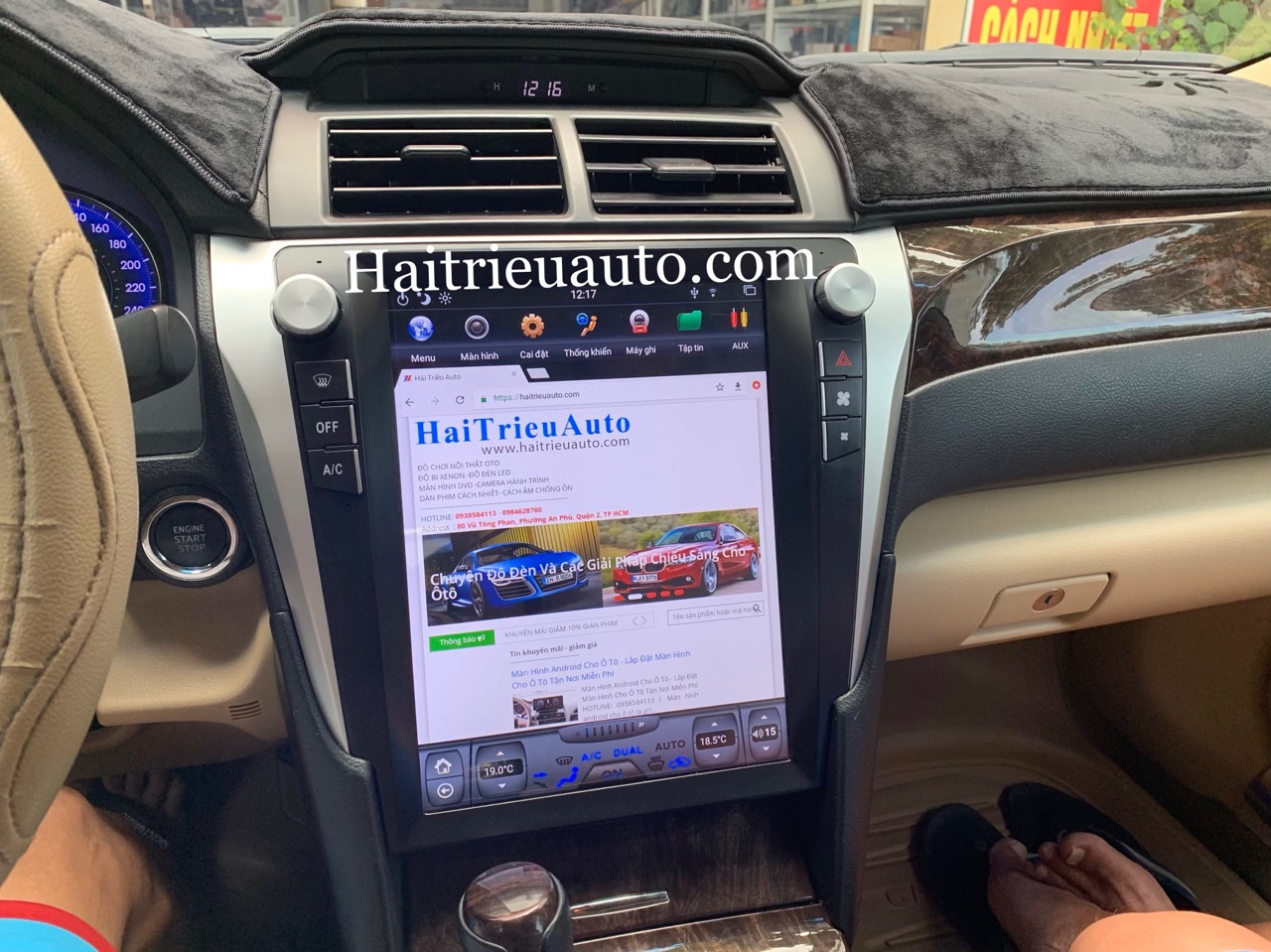 màn hình tesla theo xe camry 2 Image