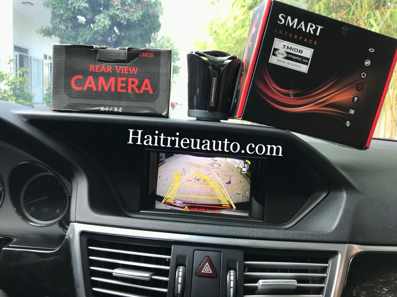 Lắp camera lùi cho xe Mercedes E250 2 Image