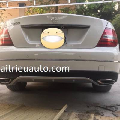 Lắp camera lùi cho xe Mercedes C250 2013