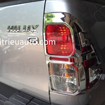 ốp vè cho xe HILUX 2018