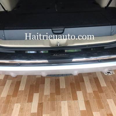 chém cửa Mitshubishi Pajero Sport