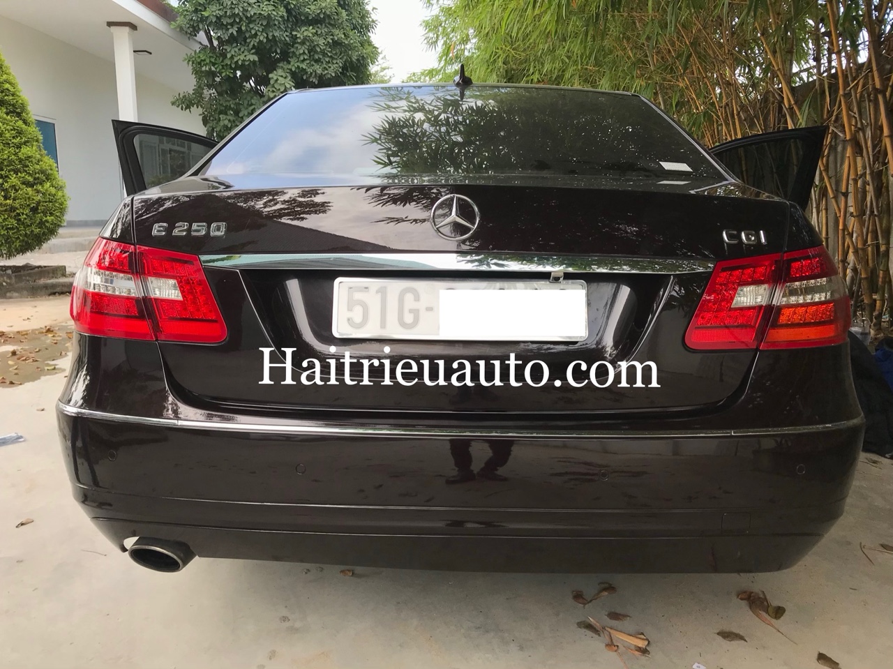 Lắp camera lùi cho xe Mercedes E250 4 Image