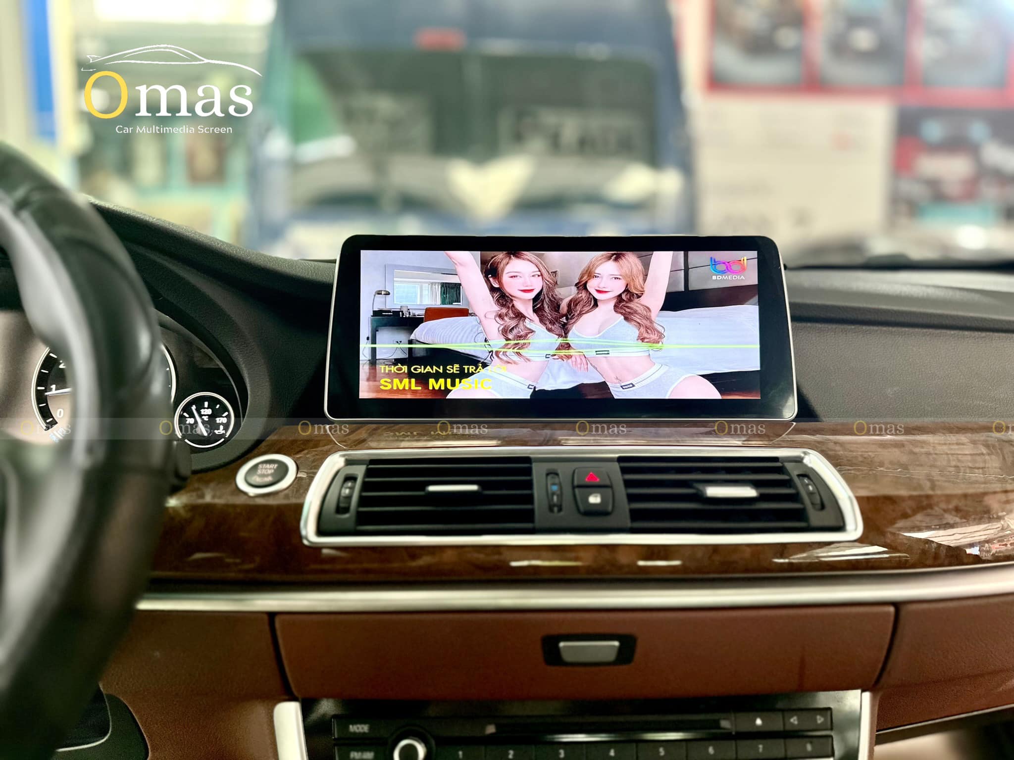 Màn hình android Omas 360 12in xe BMW 520i 3 Image