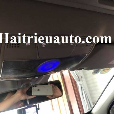 Mặt calang sao rơi theo xe Mercedes E250