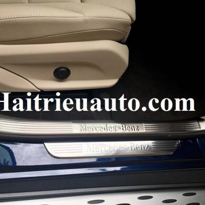 Đuôi gió thể thao xe Mercedes CLA 45