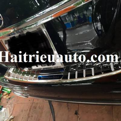 Nẹp bước chân trong Mercedes E200