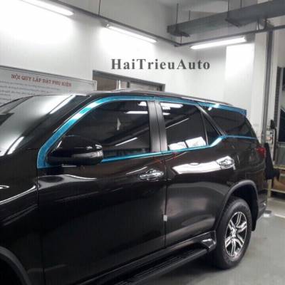 Ốp chống trầy cốp xe toyota yaris