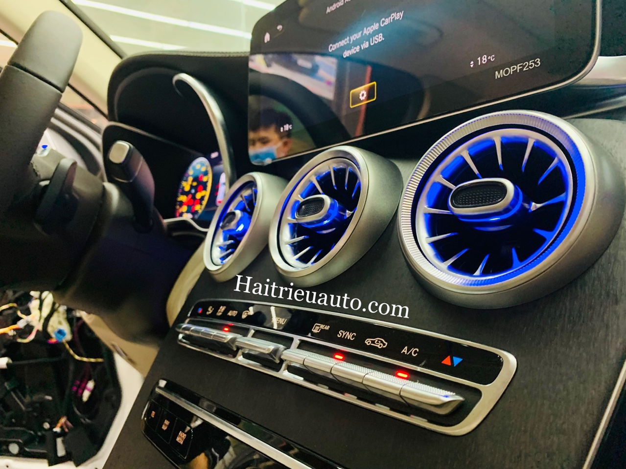 Cửa gió Turbine đèn LED cho xe Mercedes GLC 300 2020 4 Image