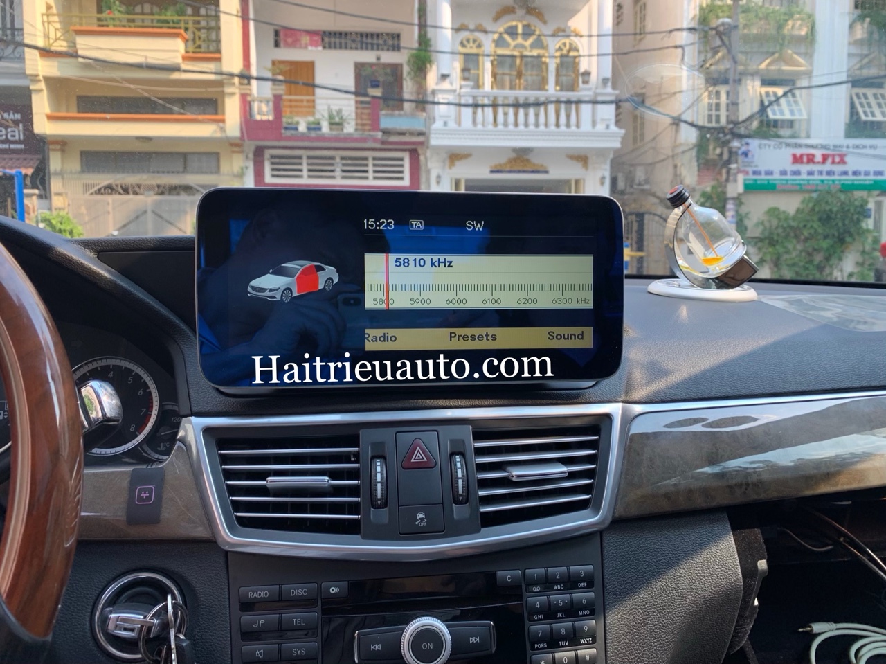 Màn hình android theo xe Mercedes E300 4 Image