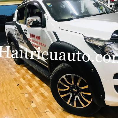 tay mở cốp xe colorado