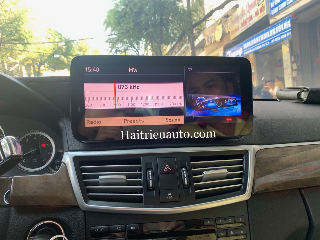 Màn hình android theo xe Mercedes E Class 6 Image