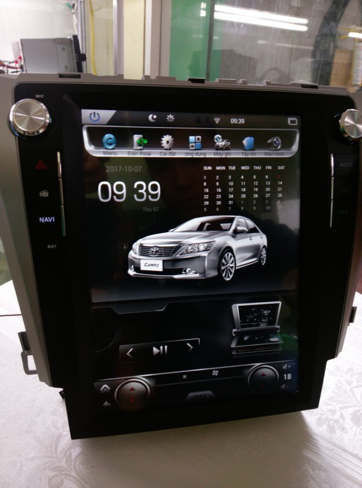 màn hình tesla theo xe fortuner 2018 3 Image