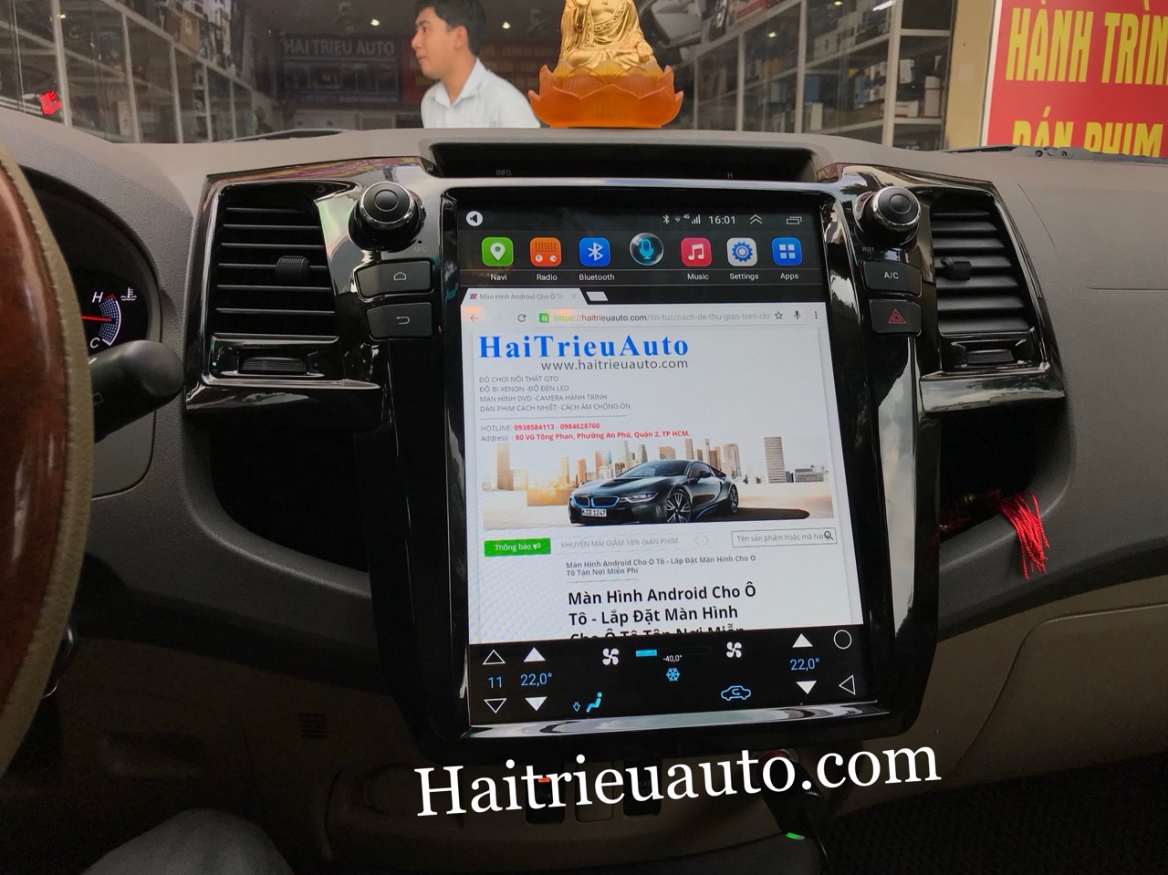 màn hình tesla theo xe fortuner 2013 2 Image