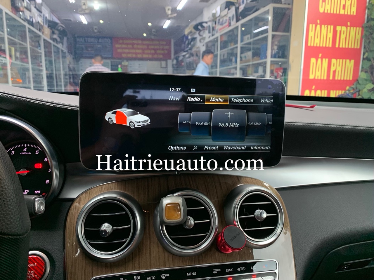 Màn hình theo xe Mercedes GLC 250 4 Image