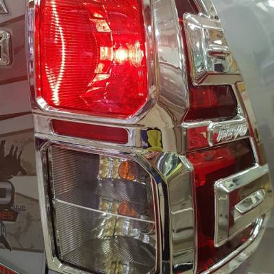 nẹp bước chân phần nhựa xe Hilux 2018