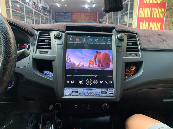 màn hình tesla android xe fortuner 2 Image