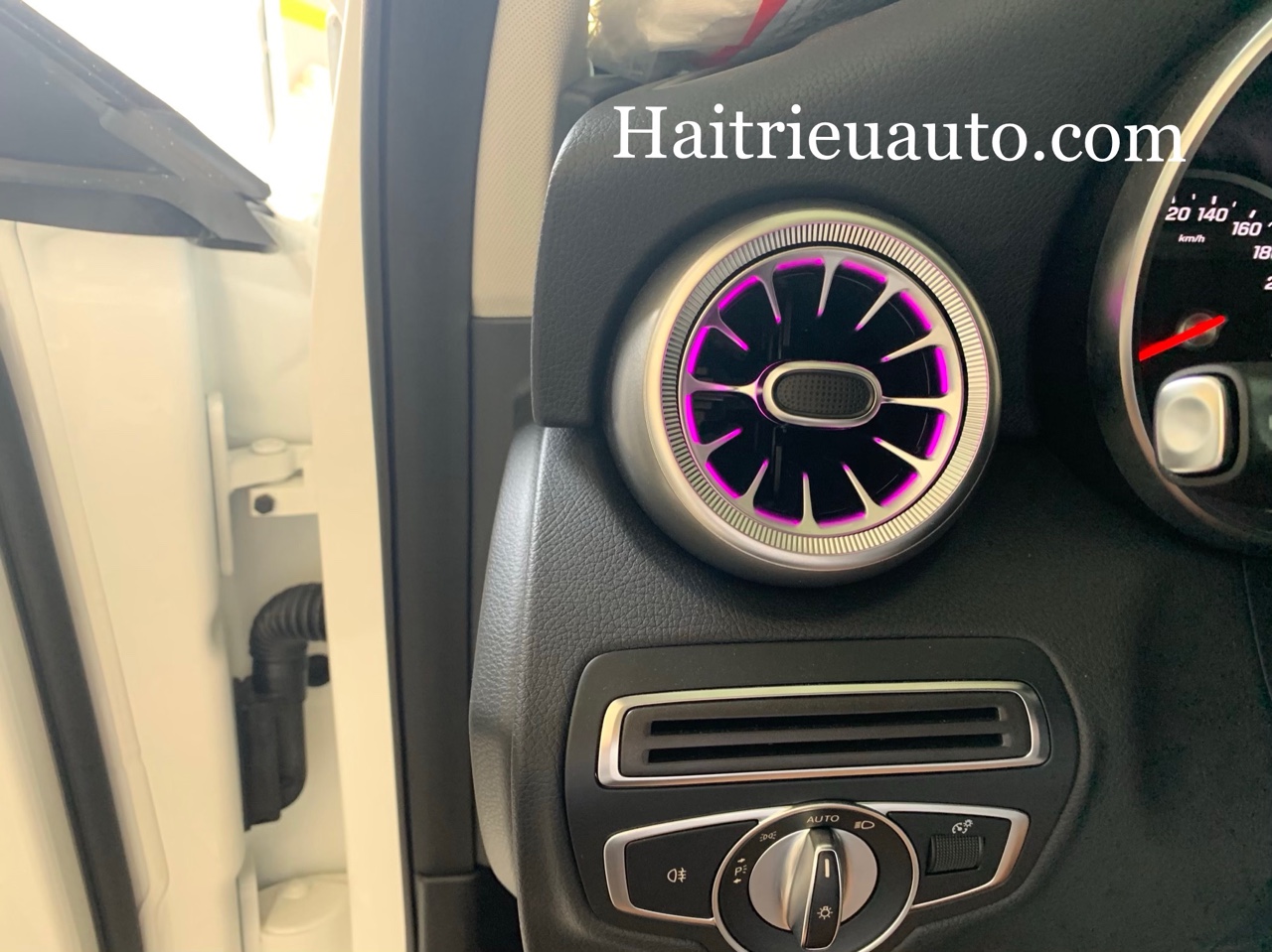 Cửa gió Turbine đèn LED theo xe Mercedes C200 2020 4 Image