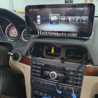 Lắp camera lùi cho xe Mercedes E350