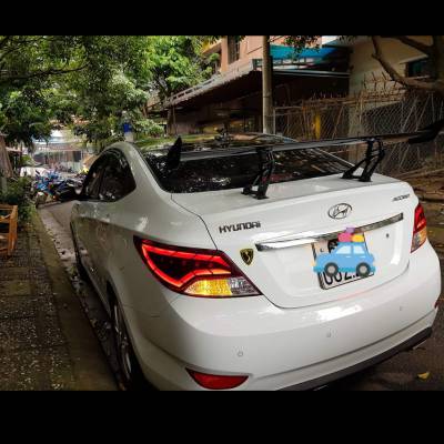 viền khung kính xe Hyundai Accent 2018