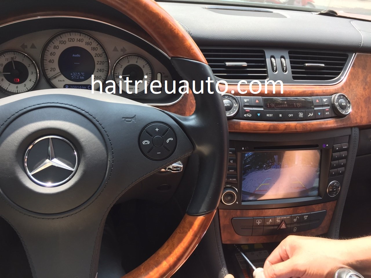 Màn hình android theo xe Mercedes CLS 3 Image