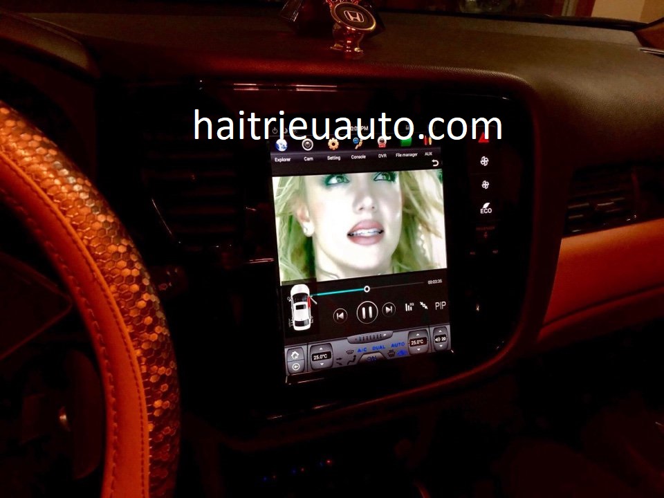 màn hình tesla xe outlander 4 Image