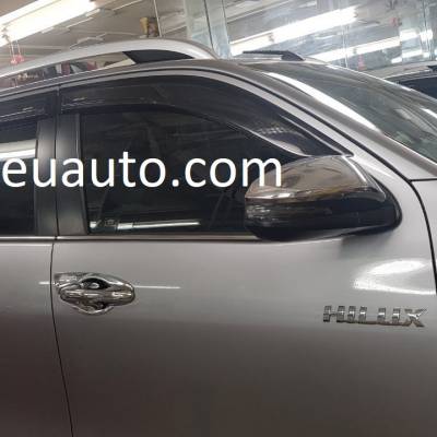 viền đèn sau xe toyota Hilux 2018