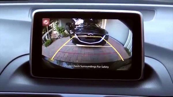 camera-lui-xe-mercedes-2 Màn hình hiển thị của camera lùi