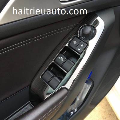 nẹp bước chân trong titan mazda 6