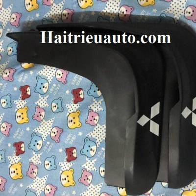 Viền đèn pha Mitsubishi Mirage