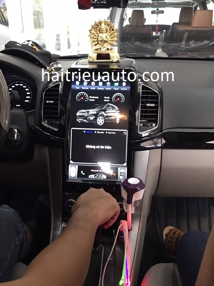 màn hình Tesla theo xe captiva 2 Image