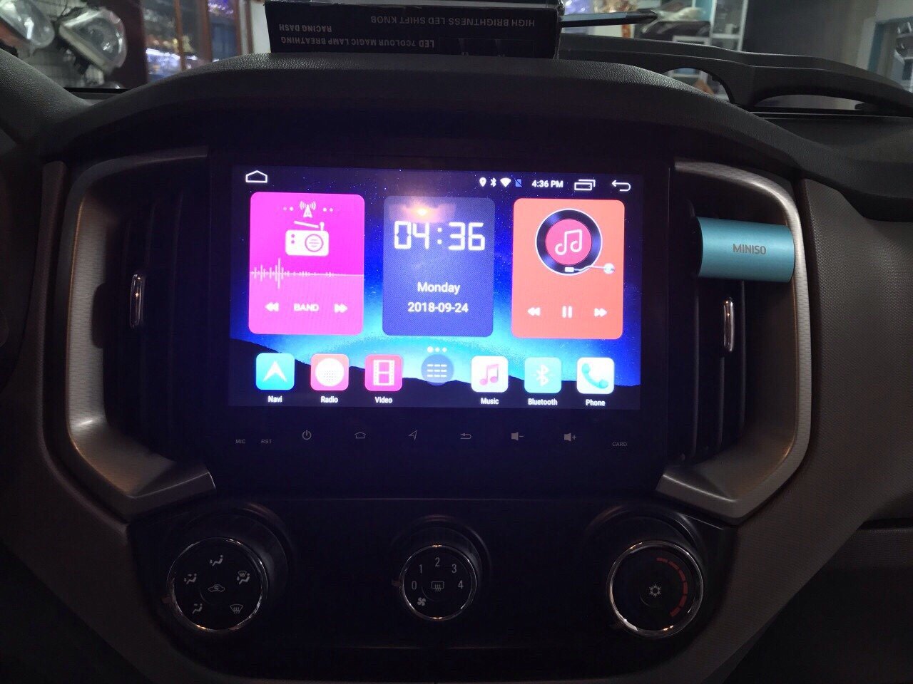 màn hình android theo xe colorado 3 Image