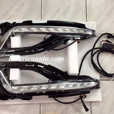 Ốp chia đôi pô Santafe 2017