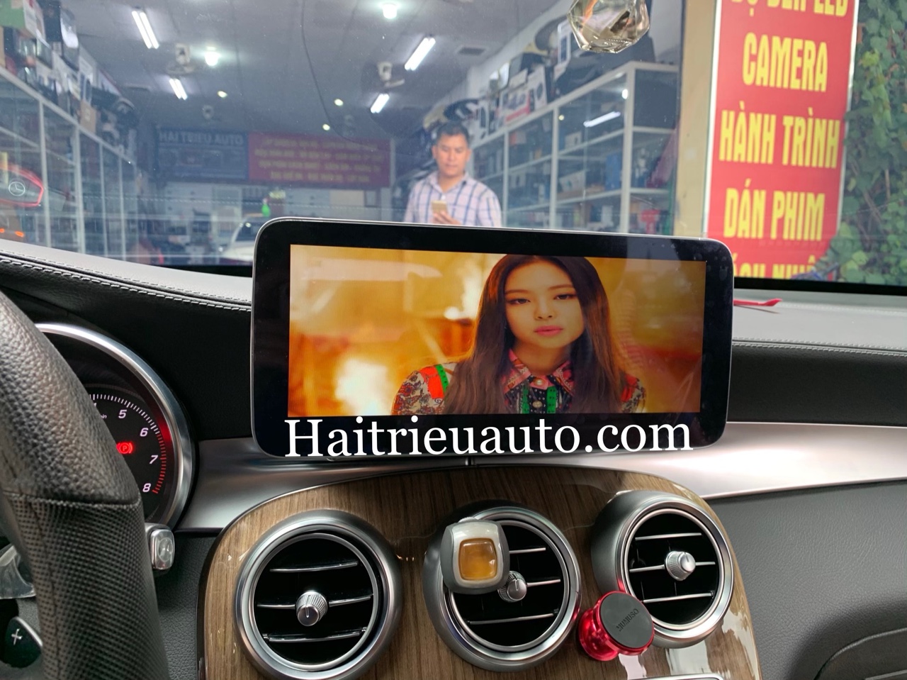 Màn hình theo xe Mercedes GLC 250 3 Image