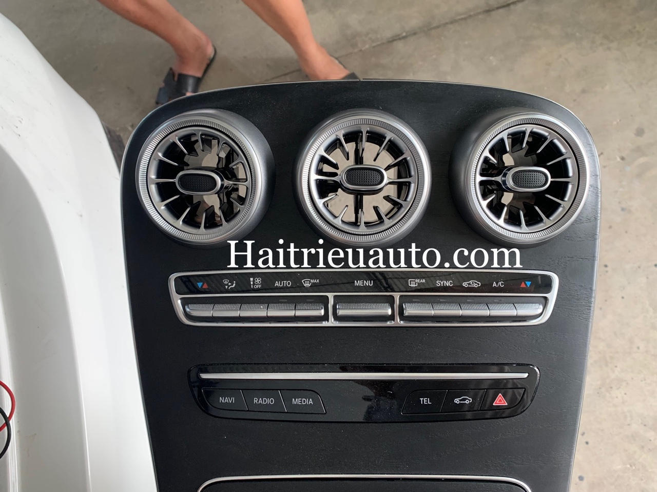 Cửa gió Turbine đèn LED theo xe Mercedes C200 2020 5 Image