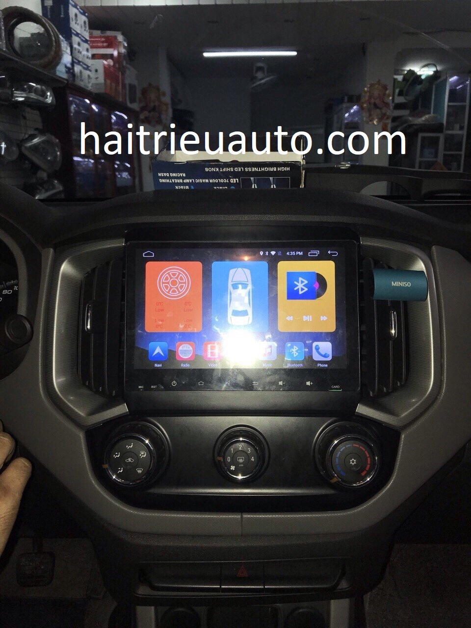 màn hình android theo xe colorado 2 Image