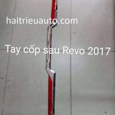 chén cửa xe Revo 2018