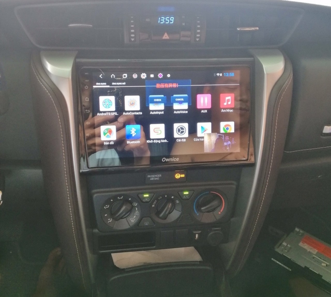 màn hình android theo xe fortuner 3 Image