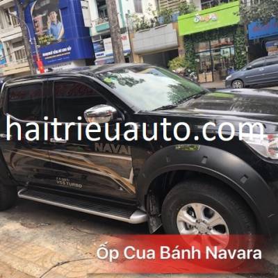 ốp hông xe navara 2018