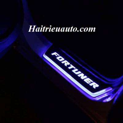 Nắp xăng Fortuner 2017
