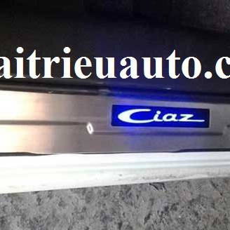 nep bước chân cho xe Suzuki Ciaz