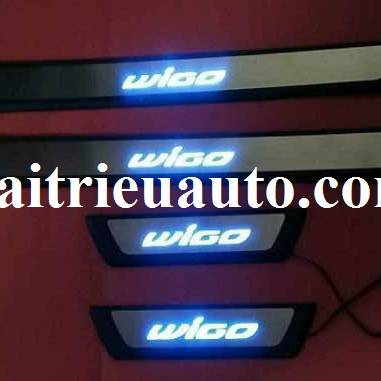 nẹp bước chân có đèn cho xe Toyota Wigo