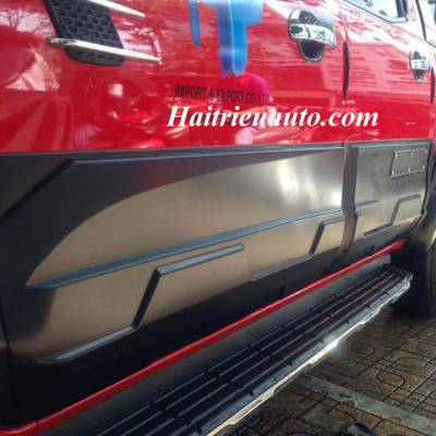 Ốp đèn gầm có led Ford Ranger