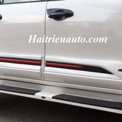 Ốp gương đen cho Hilux 2017