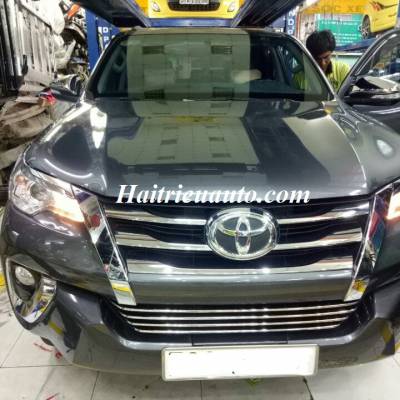Nẹp bước chân có đèn Fortuner 2017