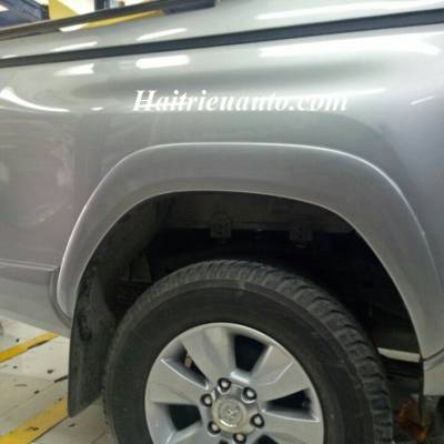 Ốp trang trí Toyota Hilux 2017