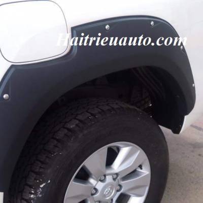 Ốp cua lốp Toyota Hilux 2017