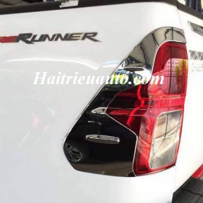 Ốp cua lốp đen cho Toyota Hilux 2017