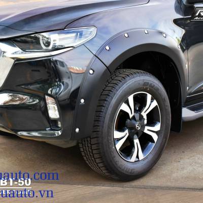 Ốp cản trước xe Mazda Bt50 2022