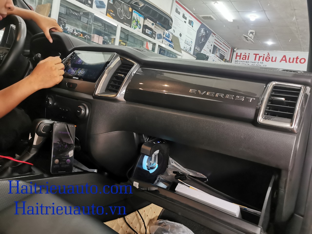 Hệ thống nước hoa xe Ford Everest 5 Image