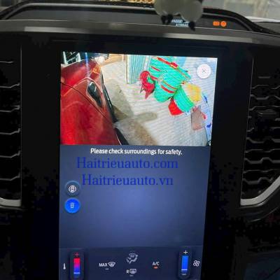 Màn hình tesla xe Ford Fiesta